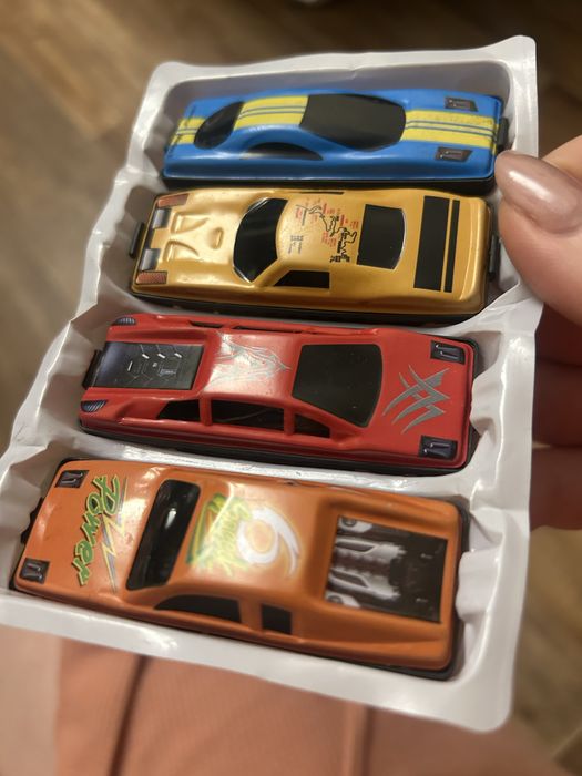 Набор новеньких машинок из 4 штук