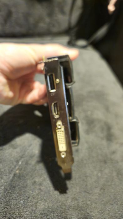 Placi video ddr 5.  2gb si 4 g