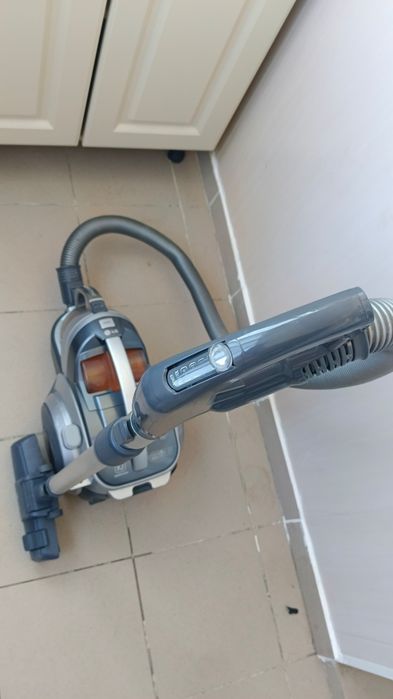 Пылесос LG kompressor 2000W