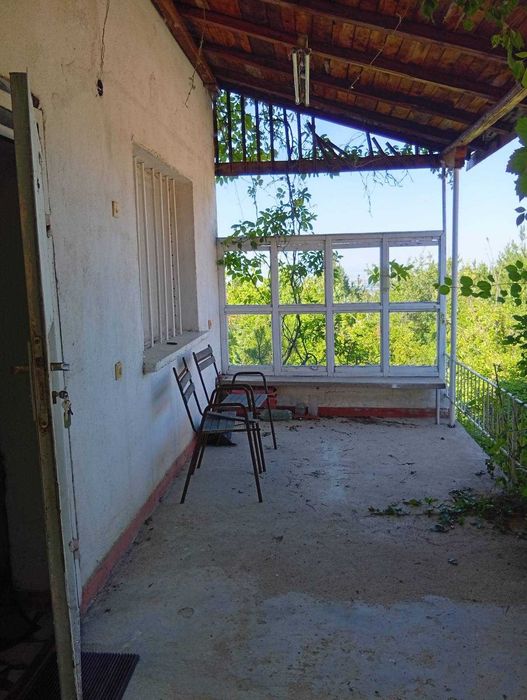 Къща 86 РЗП с 744кв.м двор в село Горнослав,Община Асеновград