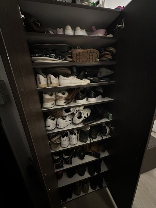 Dulap hol foarte încăpător – stare foarte bună