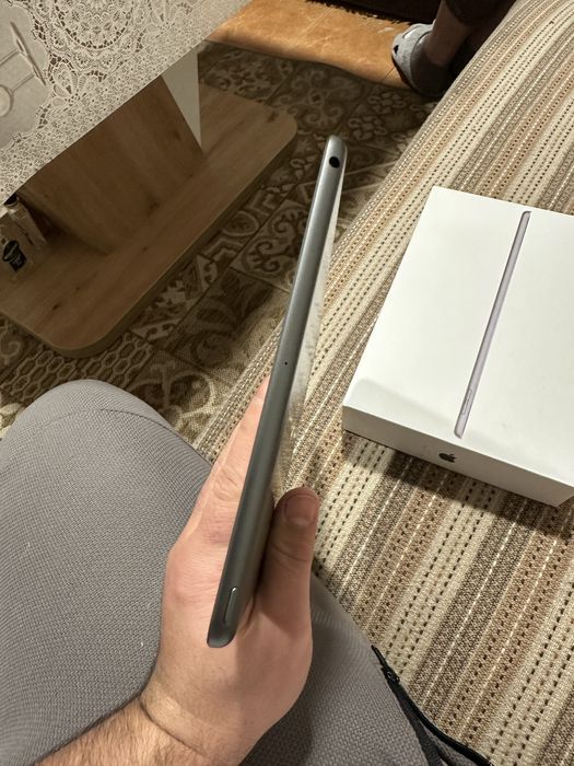 Продавам IPAD 9 64GB  за части
