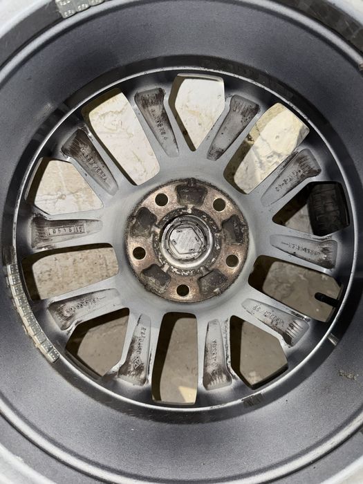 Vand jante cu cauciucuri vara  215/60/17 in stare foarte buna