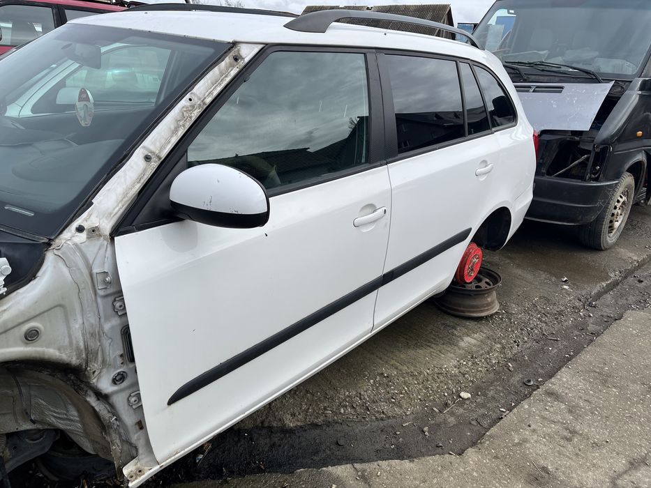 usa fata/spate skoda fabia 2012