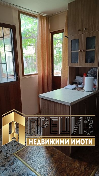 Продажба Къща гр. Каспичан - с. Златна нива 720m² и двор 720m²