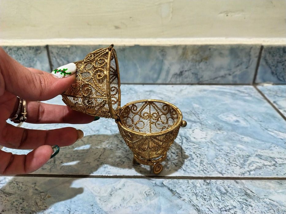Уникално Красиво Филигранено Яйце Бижутерка