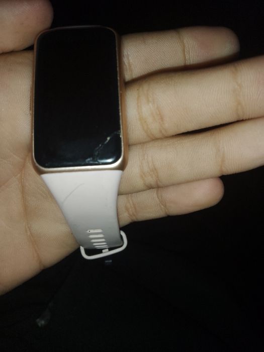 Продавам часовник Huawei