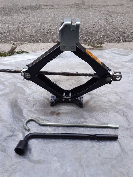 Cric,cheie roti NISSAN Qashqai, X-trail, Juke, RENAULT Kadjar, Arkana