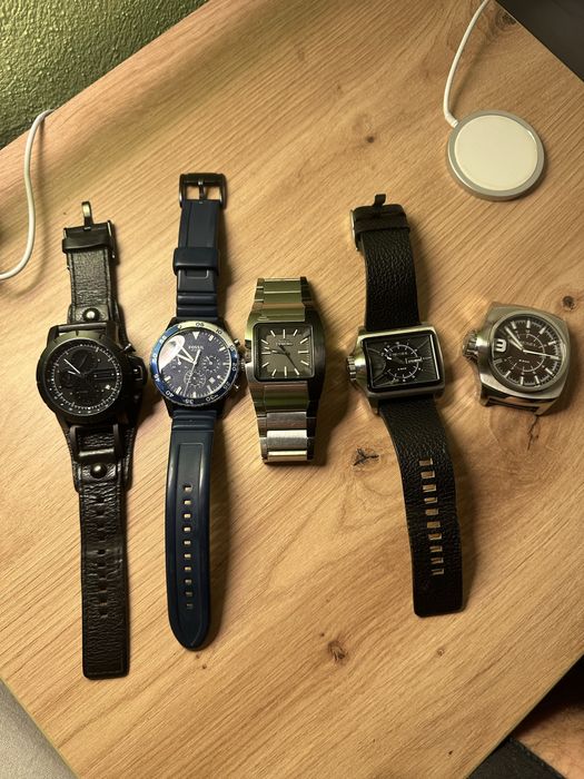 Dau la schimb  3 ceasuri diesel si 2 fossil in stare  foate buna