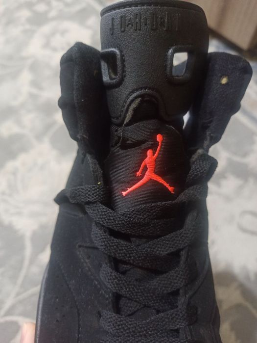 Высокие кроссовки Джордан и Adidas yeezy
