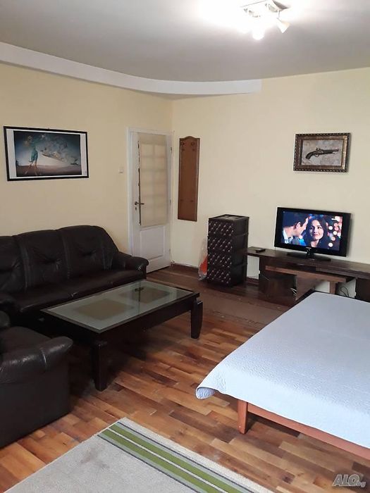 Дава се под наем Едностаен апартамент в Бургас, Център - 50 кв.м за 298.86 € - Снимка #1