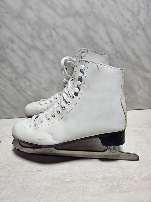 Patine 43 gheata patinaj artistic piele   marime 40-41  (26   cm)