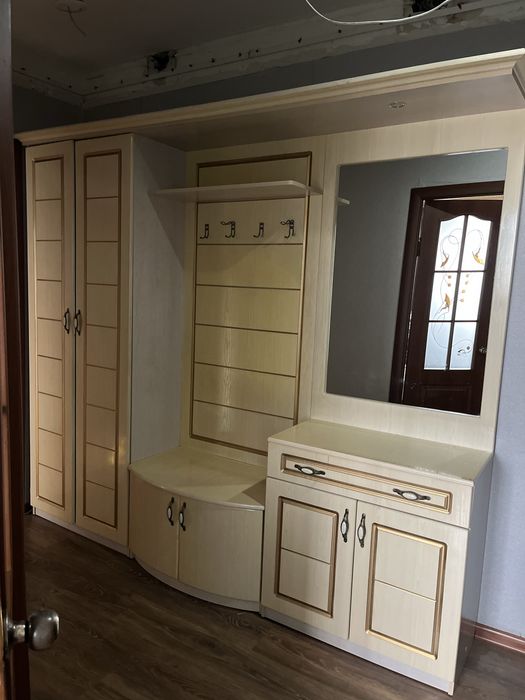 Продам гарнитур прихожий