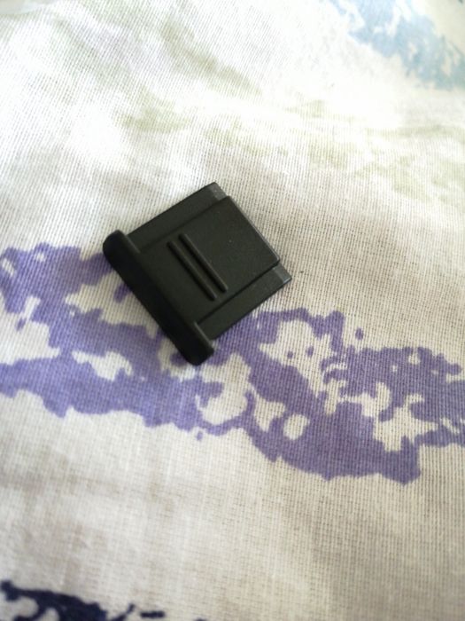 Тапичка за слота за преносима/допълнителна светкавица за Nikon D3400