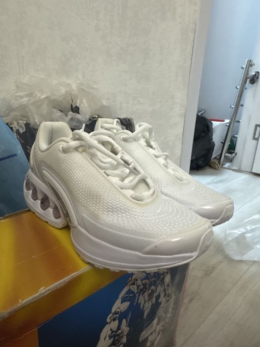 Кроссовки Nike белые