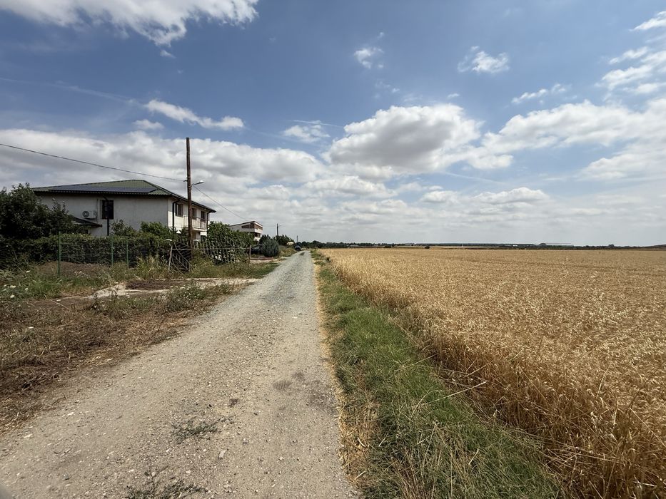 Inchiriez diferite suprafete de teren