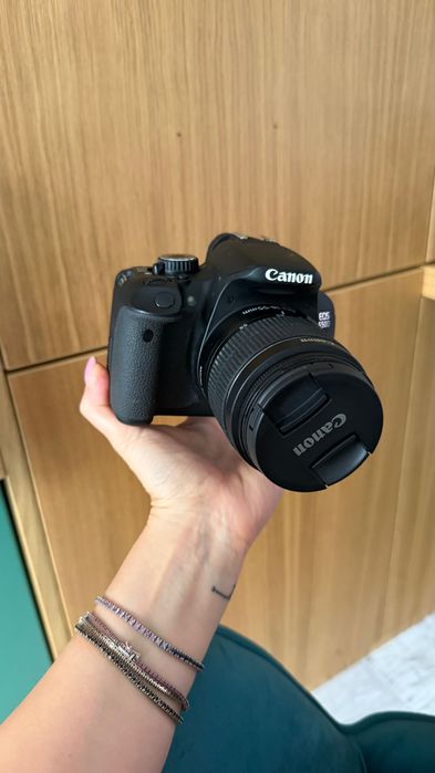 Canon EOS 650D + obiectiv 18-55mm + geantă Case Logic
