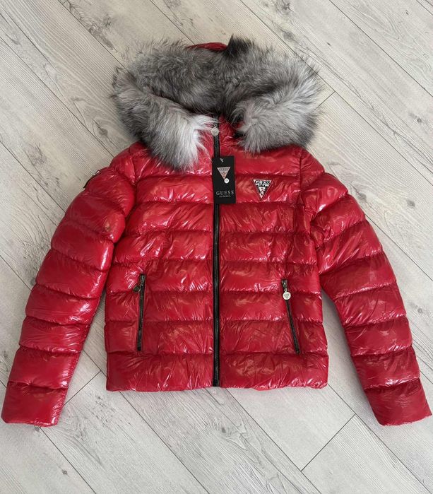 Дамски якета с естествен пух на качулката.