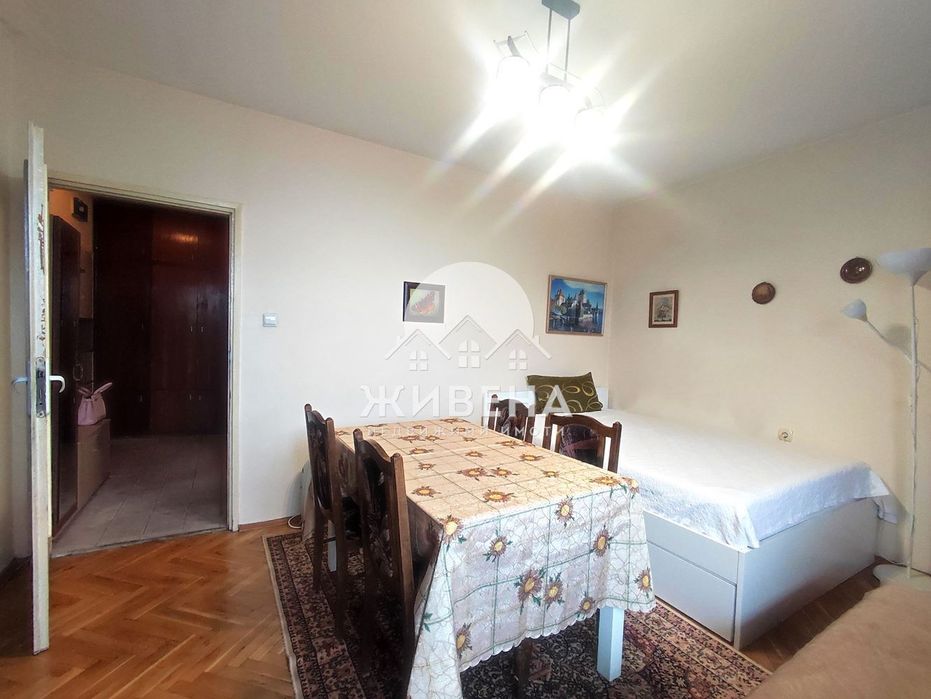 Дава се под наем Двустаен апартамент в Варна, Център - 40 кв.м за 307 € - Снимка #2