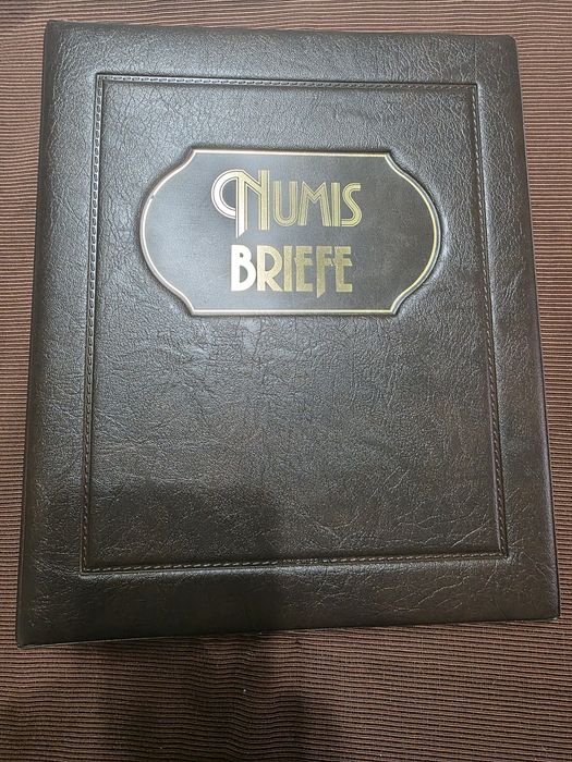 Vând albume pentru bancnote