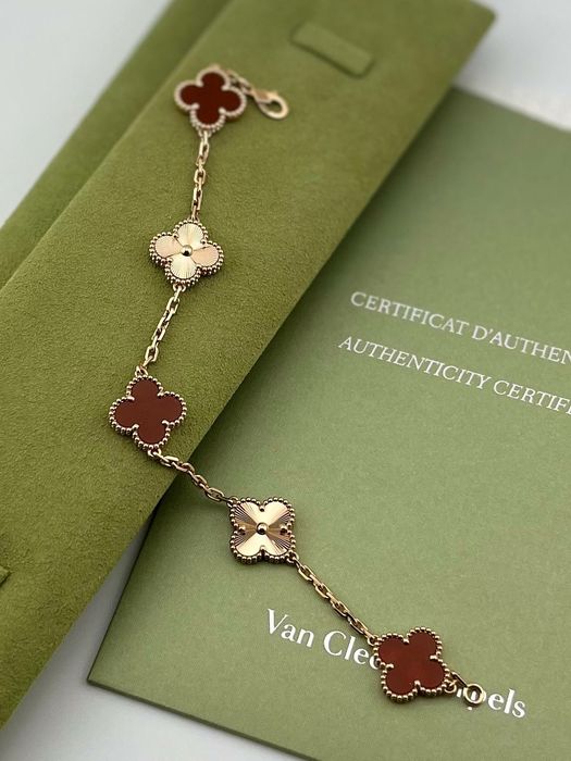 Продам оригинальный  новый браслет Van Cleef