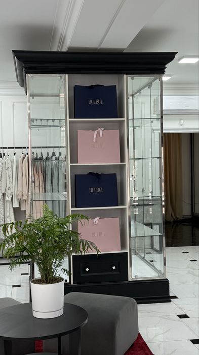 Продаётся витринный шкаф / торговая витрина для магазина