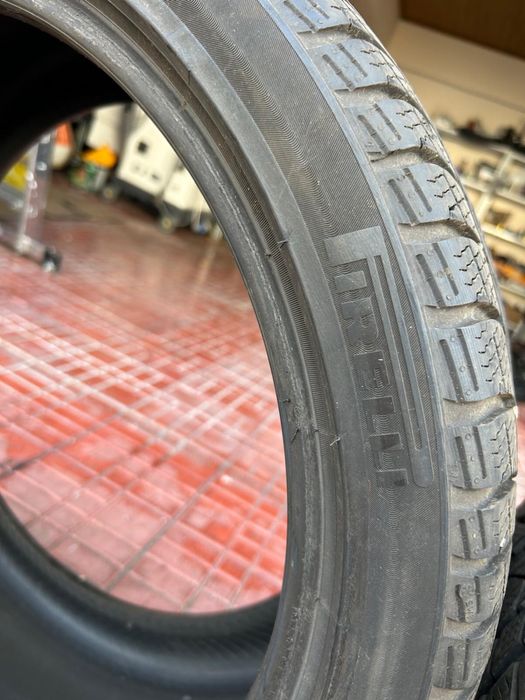Cauciucuri Pirelli 2 dimensiuni 245/40/20 2 buc si 275/35/20 2 buc