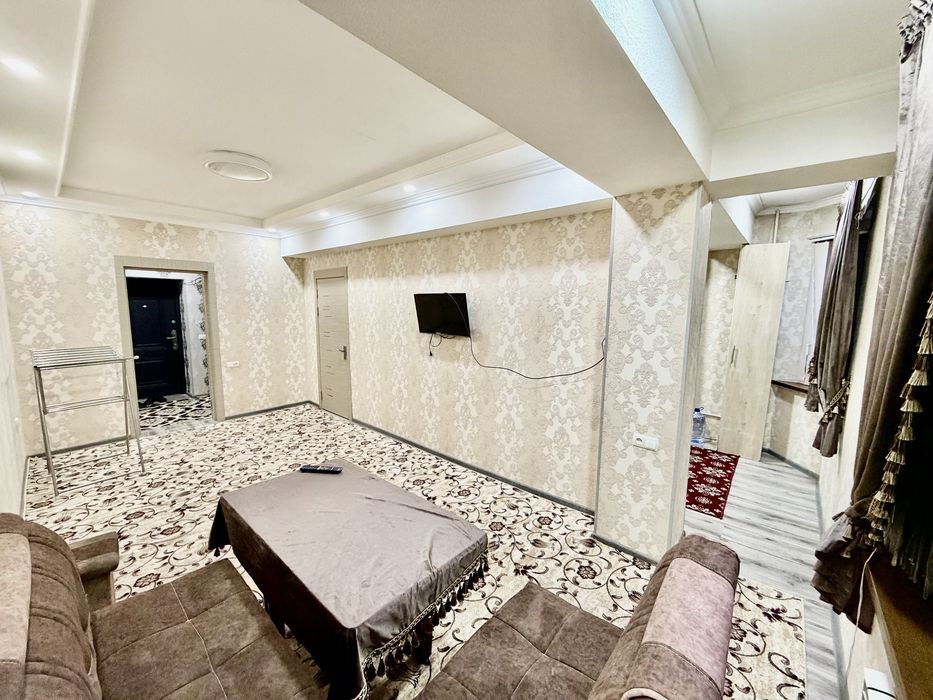 Sartipo sevinch cafe oldida