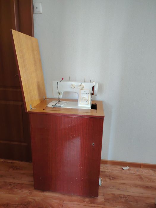 Продам швейную машинку