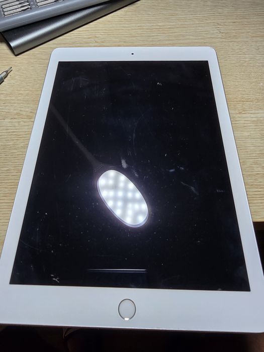 IPad 2018 (6th gen),   (pentru piese)