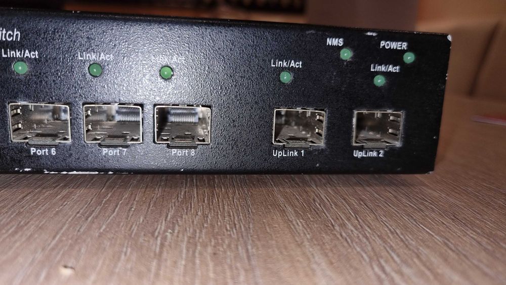 Суич Комутатор 10 портов : 100M SFP ports, 2x Gigabit SFP ports