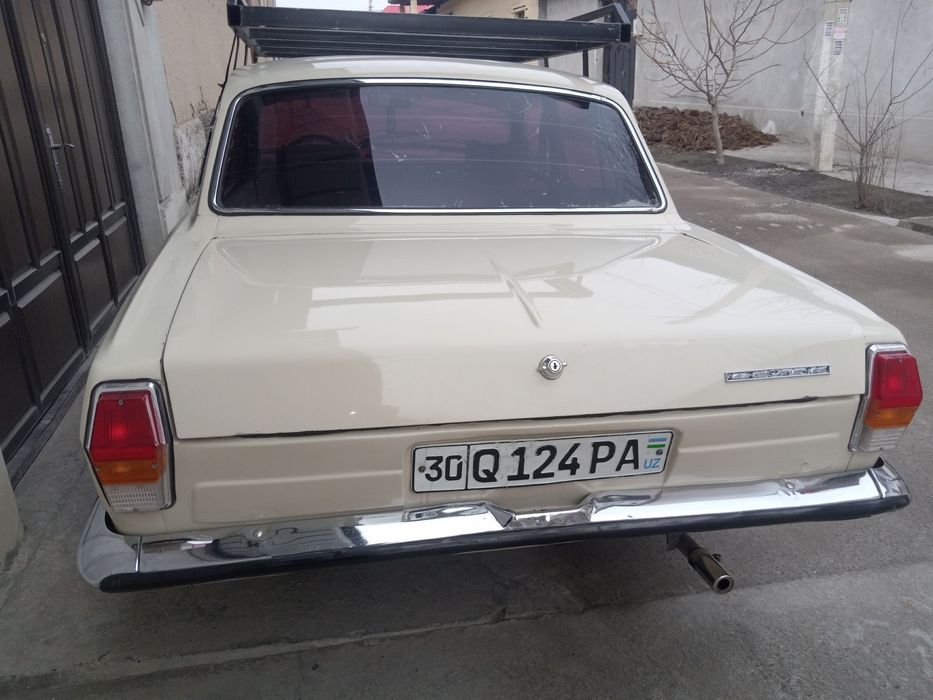 Gaz 24 ( Volga }