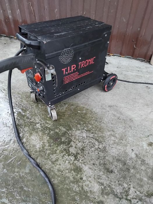 Aparat de sudură cu fir