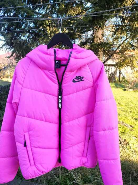 Ново ОРИГИНАЛНО дамско яке NIKE  -S размер
