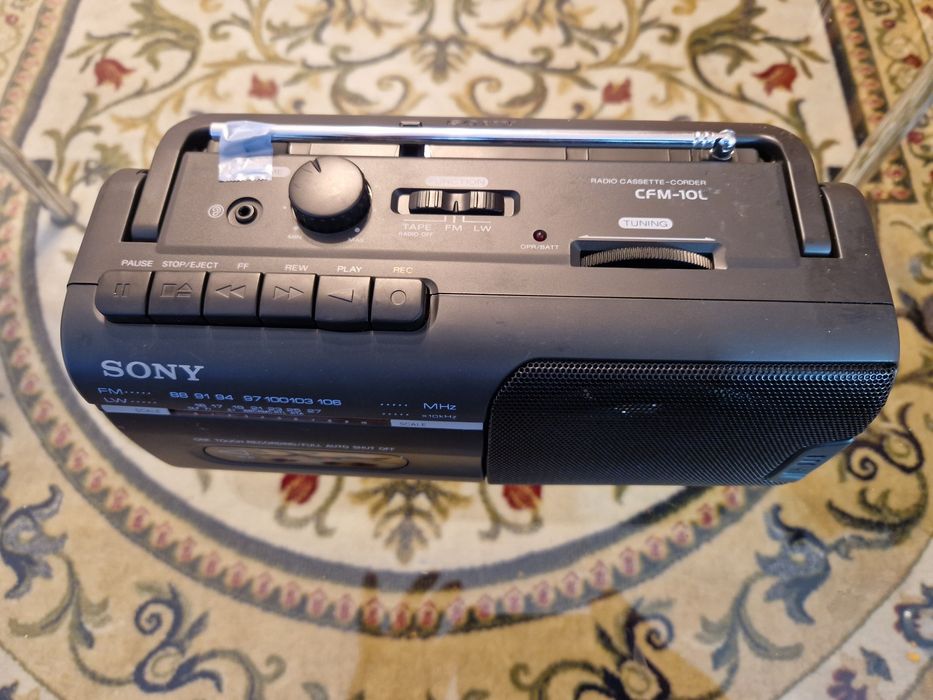 Vând radiocasetofon Sony CFM 10L, practic nou