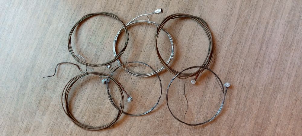 Продам струны на гитару