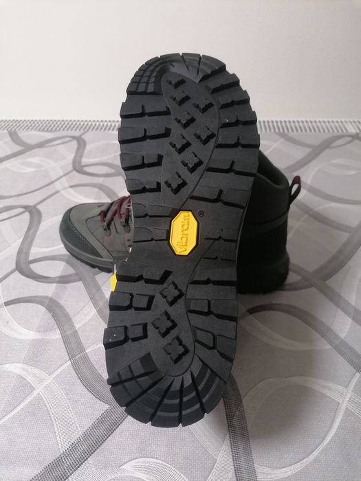 Bocanci Impermeabili Trekking Vibram