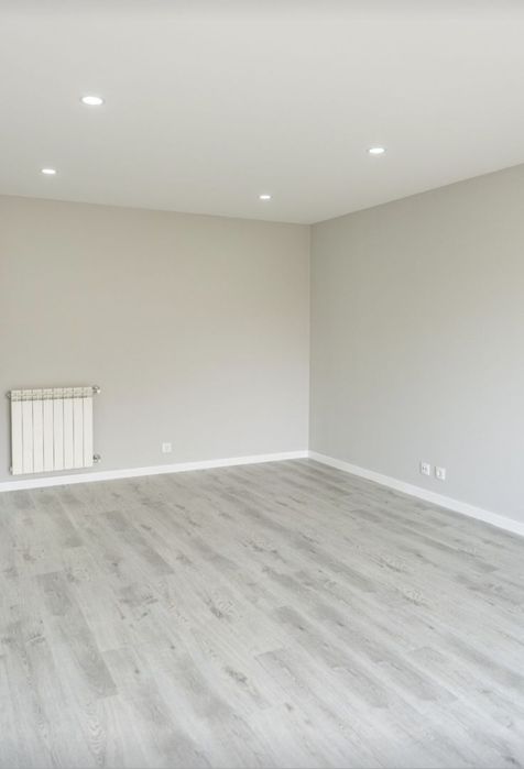 Execut Zugrăveli Faianță și Gresie