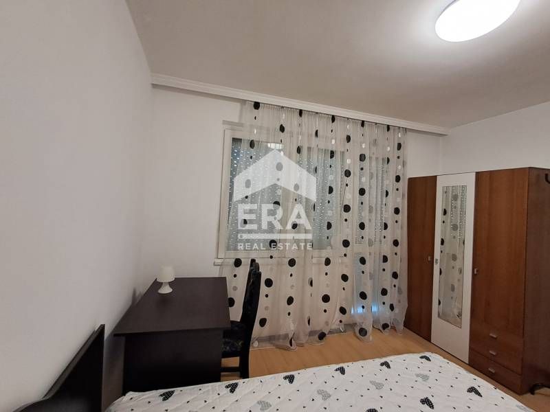 Дава се под наем Четиристаен апартамент в Варна, Лятно кино Тракия - 110 кв.м за 767 € - Снимка #11