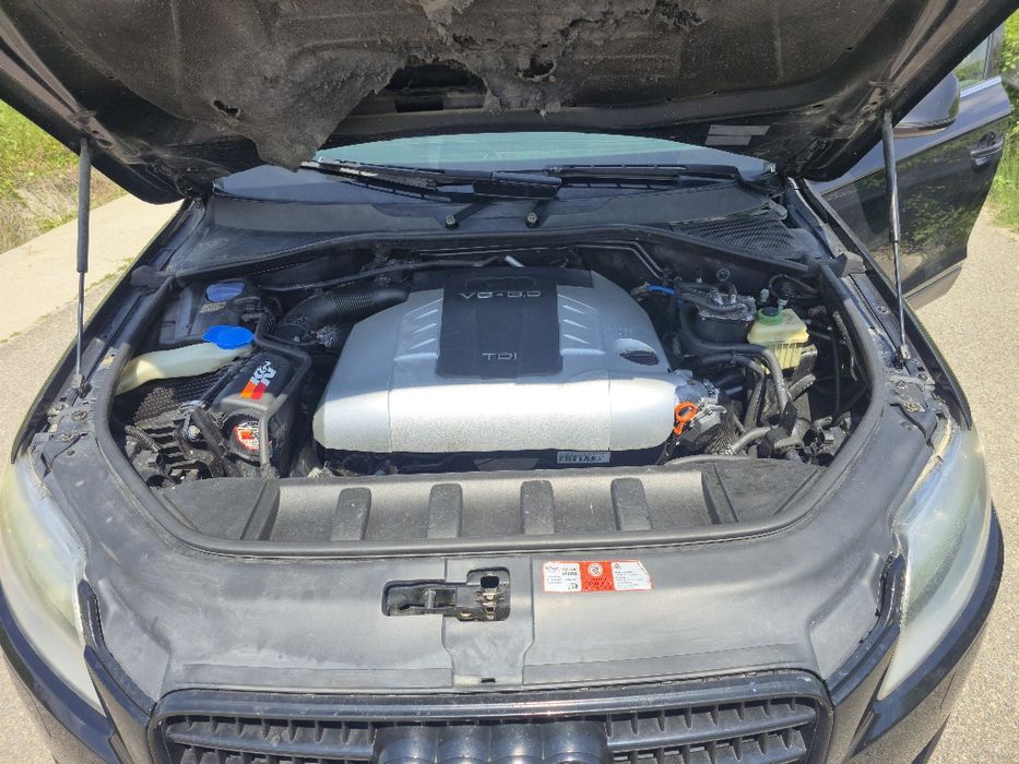 Vând Audi Q7  3.0