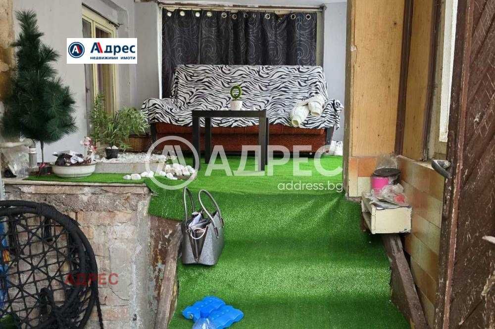 Къща близнак на два етажа, разположена в спокоен и тих квартал в град Видин