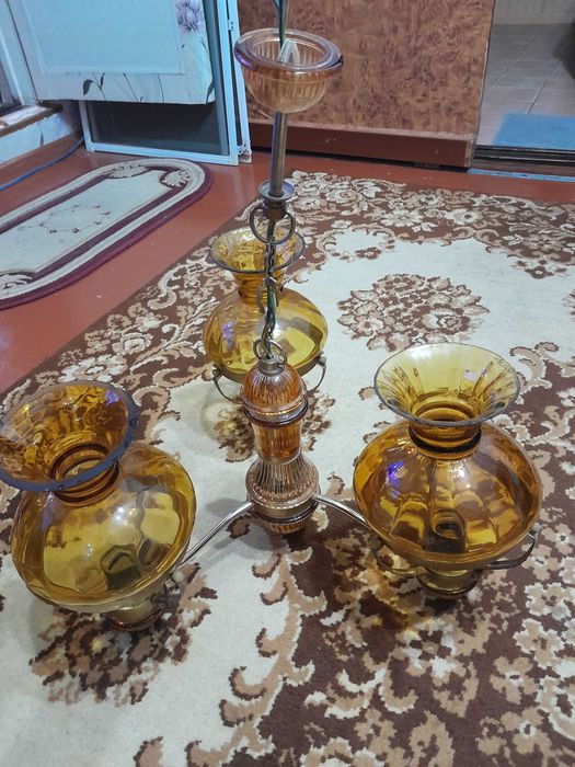 продам 3-х потронную люстру
