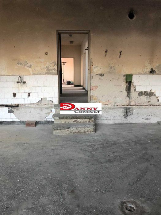 Двуетажна монолитна къща с двор в с. Беброво