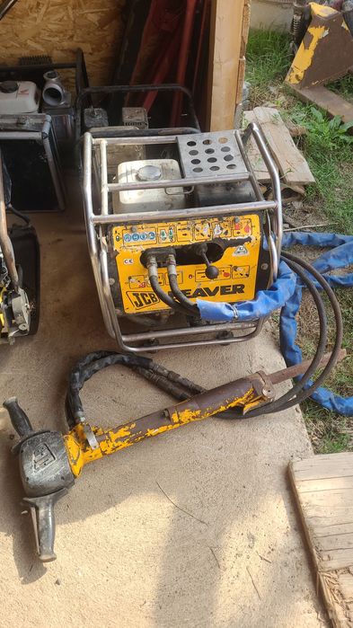 Picamer hidraulic de închiriat