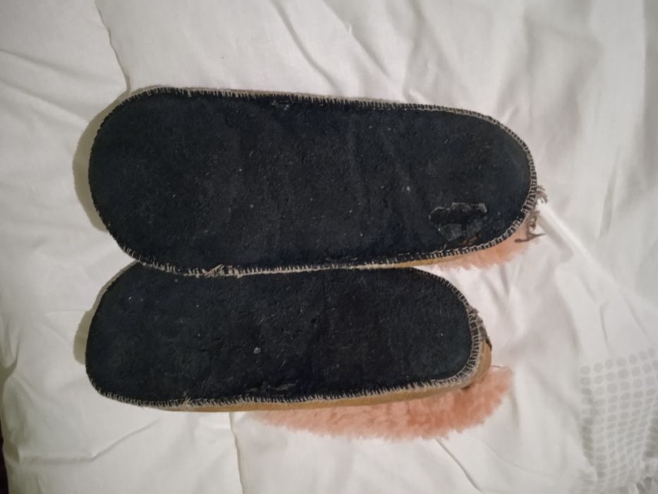 Продавам детски пантофки, естествена кожа, носени, добре запазени