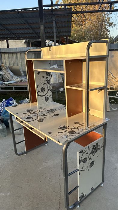 Продам стол в хорошем состоянии