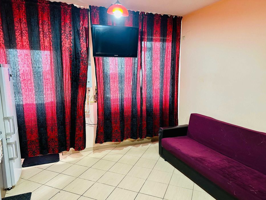 Ofer spre închiriere garsoniera