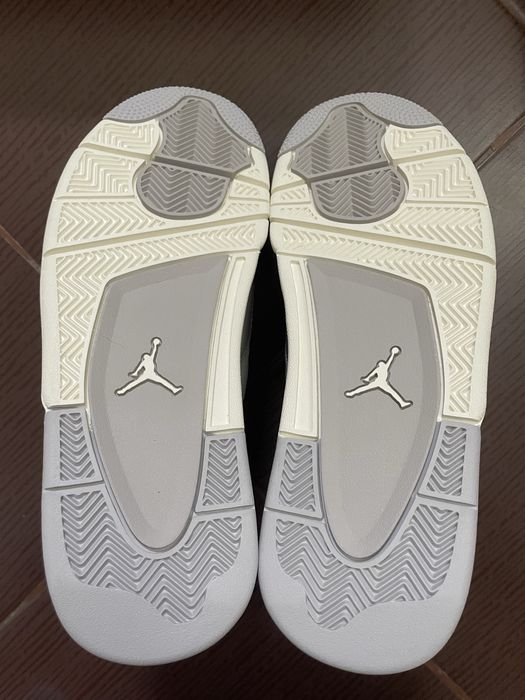 Jordan 4 Frozen Moments