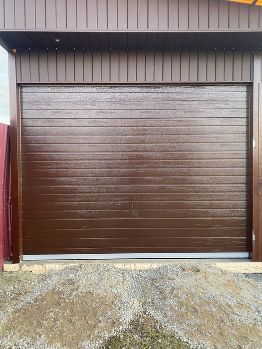 Установка секционных ворот