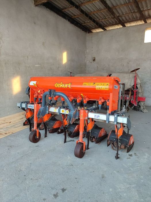 Kultivator, chopiq, o'g'itlagich sotiladi